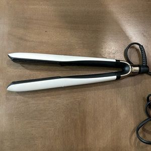 GHD Platinum+ 1-inch styler